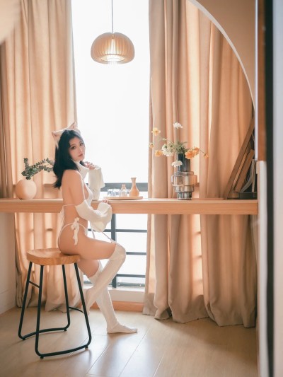 桃良阿宅 (taoliangazhai) – White Sweater