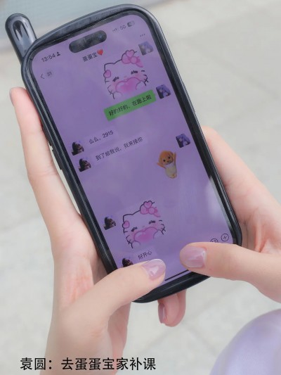 蛋蛋宝 and 袁圆  – Lessbian JK