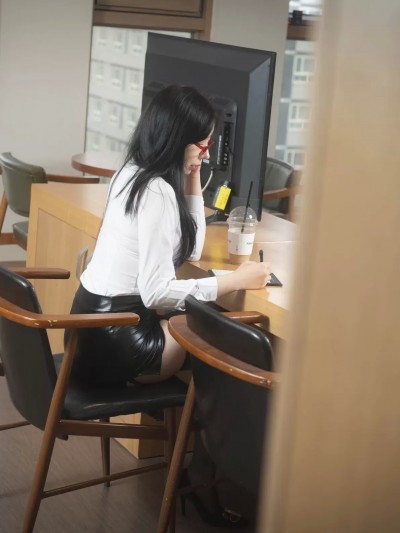 Pure Media – Malrang (말랑) – Office Staff “101 bức ảnh”