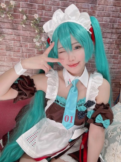 Kururun Kurasaka - Maid Miku