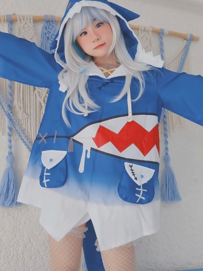 Burin cosplay Gawr Gura – Hololive
