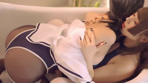 Yunx1x1 (云溪溪) - Milk Peach Pair Swimming